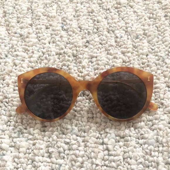 Illesteva Accessories - Illesteva Palm Beach Sunglasses in Amber
